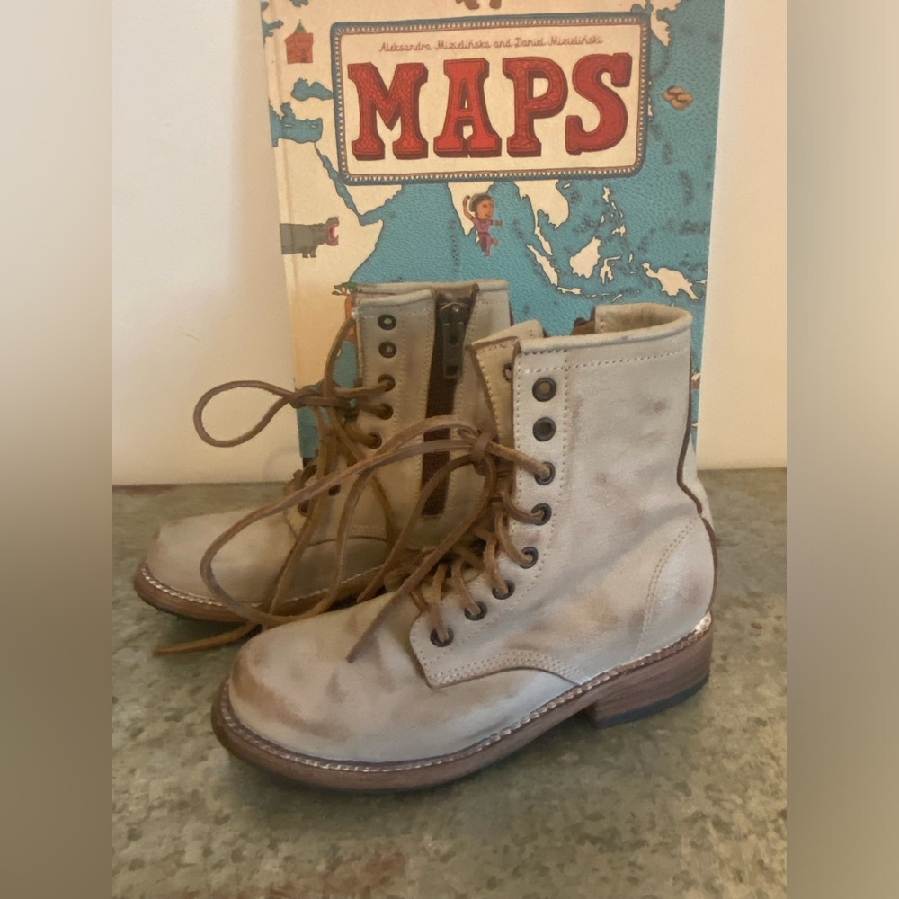 Free Bird Manchester Boots distressed off white like new